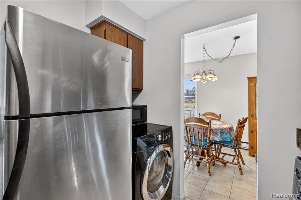 1878 Colonial Village Way, 4, Waterford, MI 48328 — Photo 15