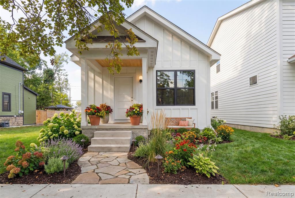 2270 Golden Pond, Fenton, MI, 48430