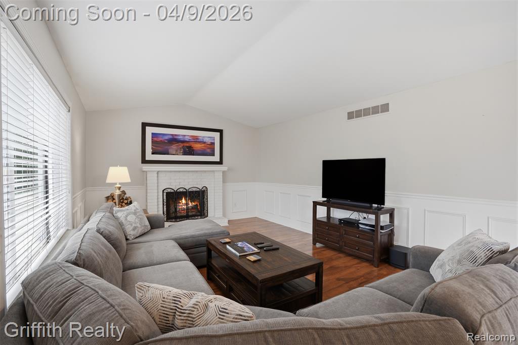938 Meadowbrook Court, Milford, MI 48381 — Photo 18