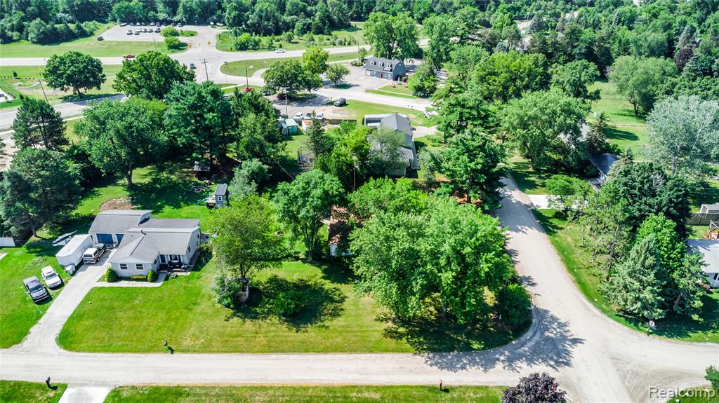 9175 Bernice Drive, Pinckney, MI 48169 — Photo 29