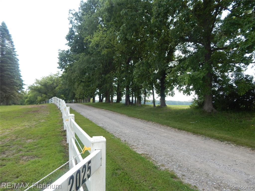 2025 W Rose Center Road, Holly, MI 48442 — Photo 20