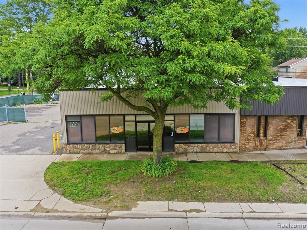 832 W 11 Mile Road, Madison Heights, MI 48071 — Photo 13