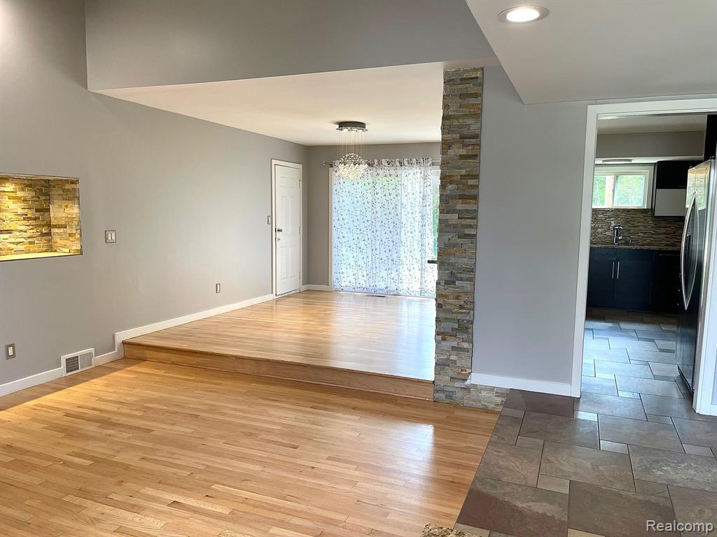 8488 ROBINWOOD Circle, Shelby Twp, MI 48317 — Photo 3