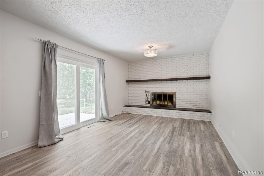 6650 ELIZABETH LAKE Road, Waterford, MI 48327 — Photo 11