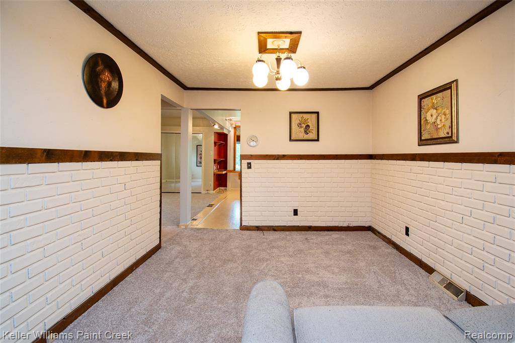 6903 Dandison Boulevard, West Bloomfield, MI 48324 — Photo 9