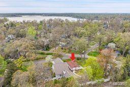 2051 AVONDALE Street, Sylvan Lake, MI 48320 — Photo 27
