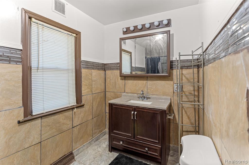 4500 Katherine Street, Dearborn Heights, MI 48125 — Photo 15