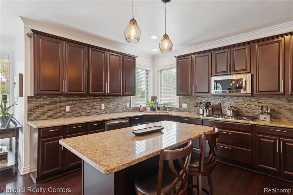 9888 Meadow View Court, Northville, MI 48167 — Photo 16
