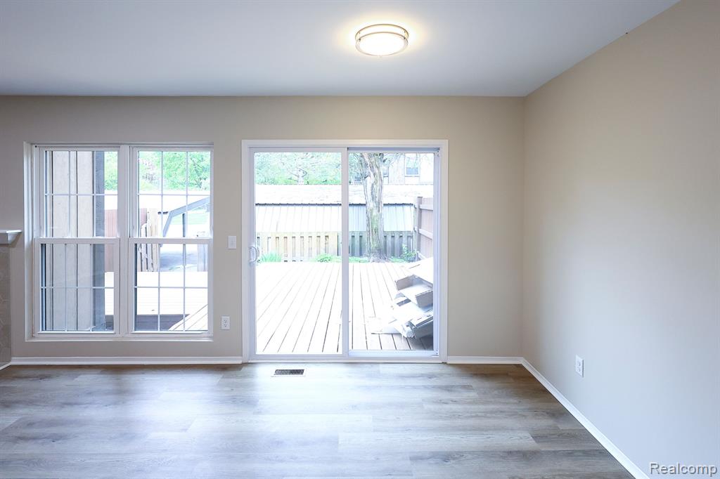 25151 GREENBROOKE Drive, Southfield, MI 48033 — Photo 15