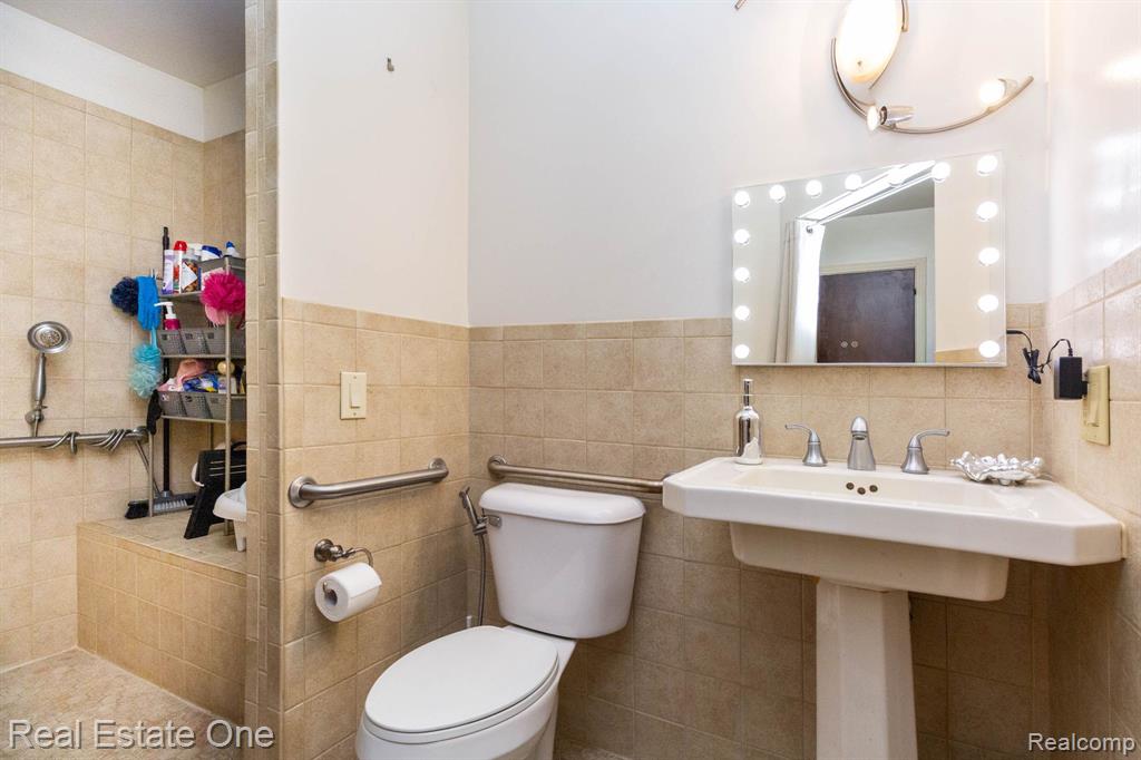 1977 Markese Avenue, Lincoln Park, MI 48146 — Photo 18