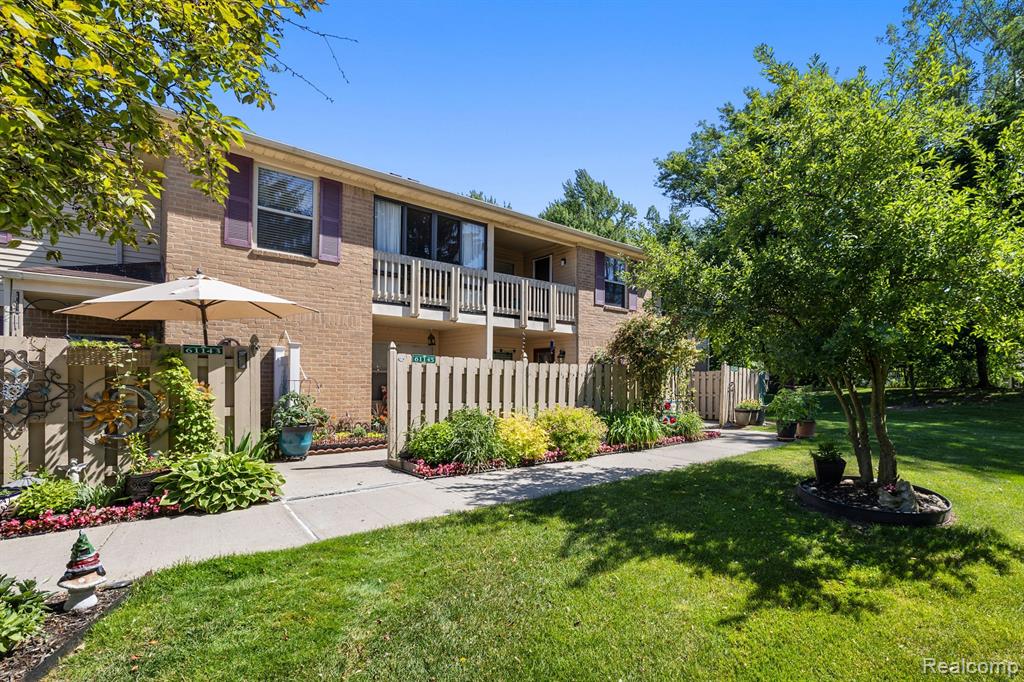 61149 GREENWOOD Drive, South Lyon, MI 48178 — Photo 2