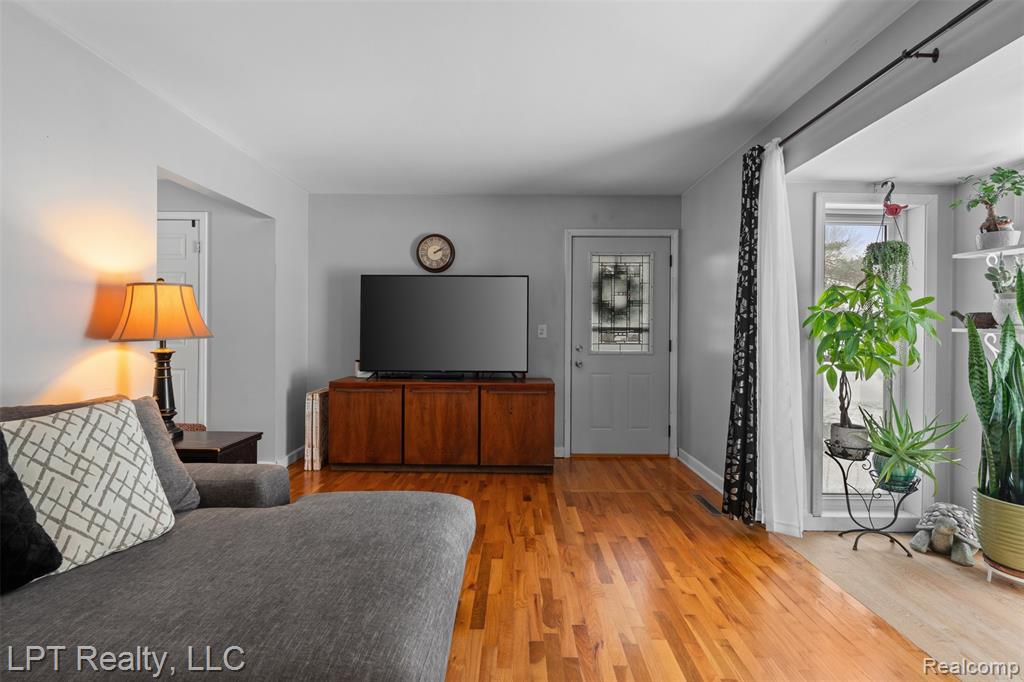 8088 Oreilly Circle, Davison, MI 48423 — Photo 8