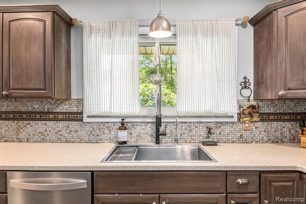 6062 Middle Lake Road, Clarkston, MI — Photo 8