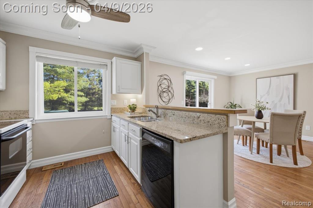 889 Hadley Road, Rochester Hills, MI 48333 — Photo 17