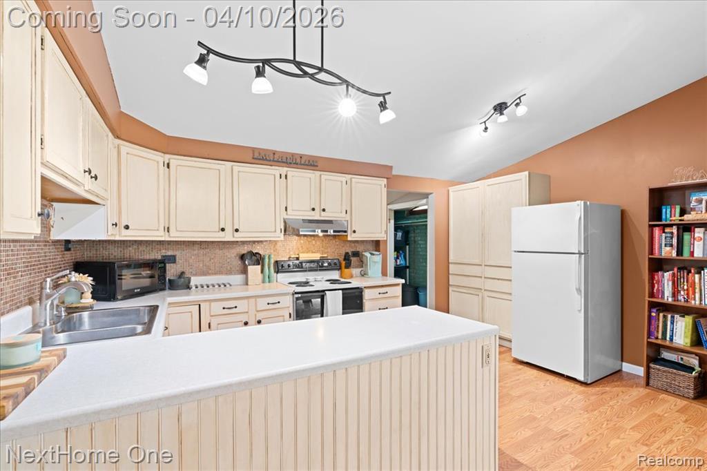 1014 S Adelaide Street, Fenton, MI, 48430