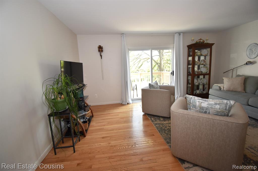 7230 BLUEWATER Drive, 130, Clarkston, MI 48348 — Photo 3