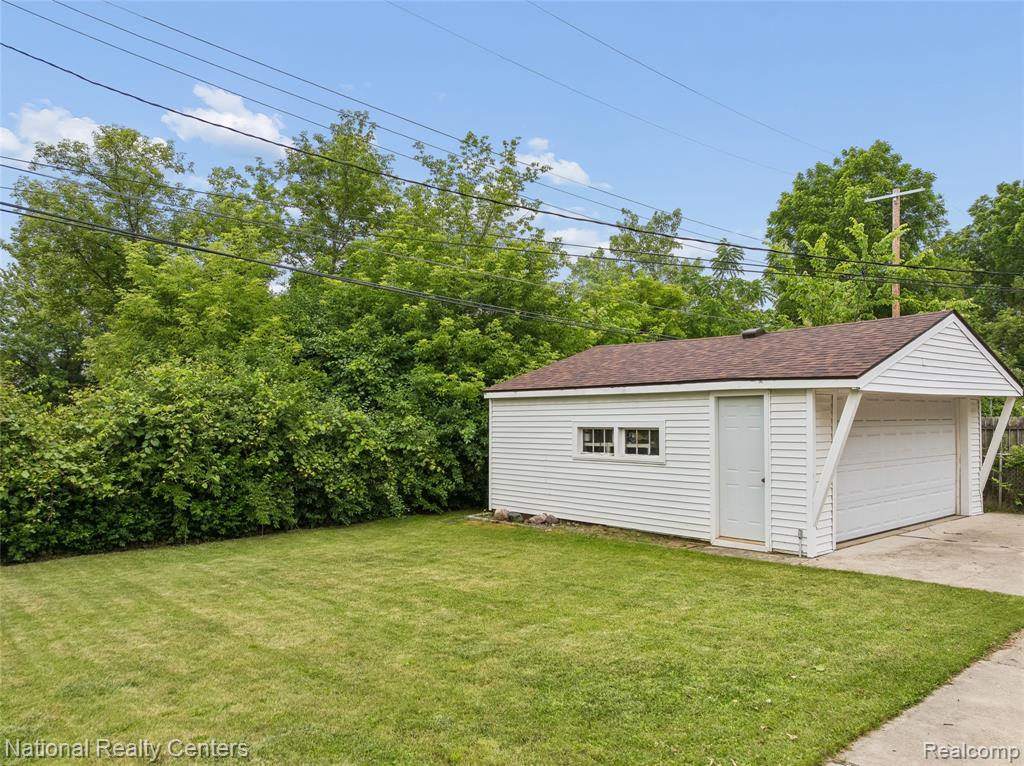 8108 Whitefield Street, Dearborn Heights, MI 48127 — Photo 19