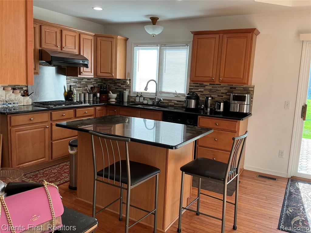 41074 Scarborough Lane, Novi, MI — Photo 44