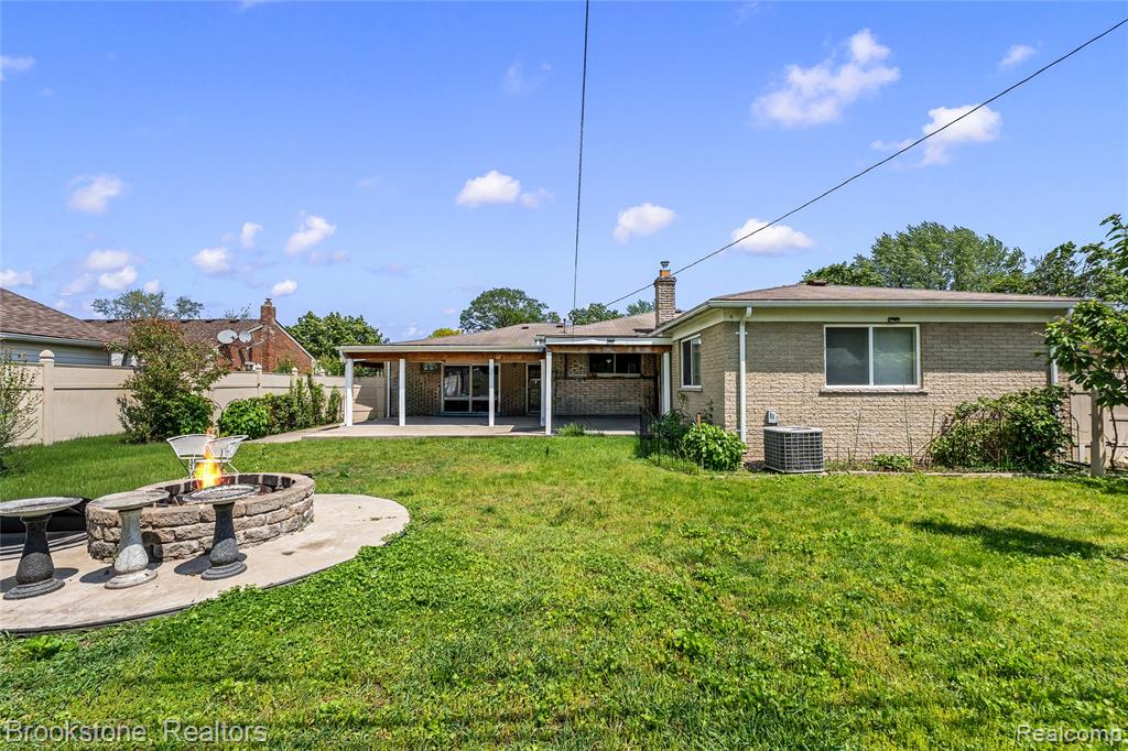6921 Robindale Avenue, Dearborn Heights, MI 48127 — Photo 37