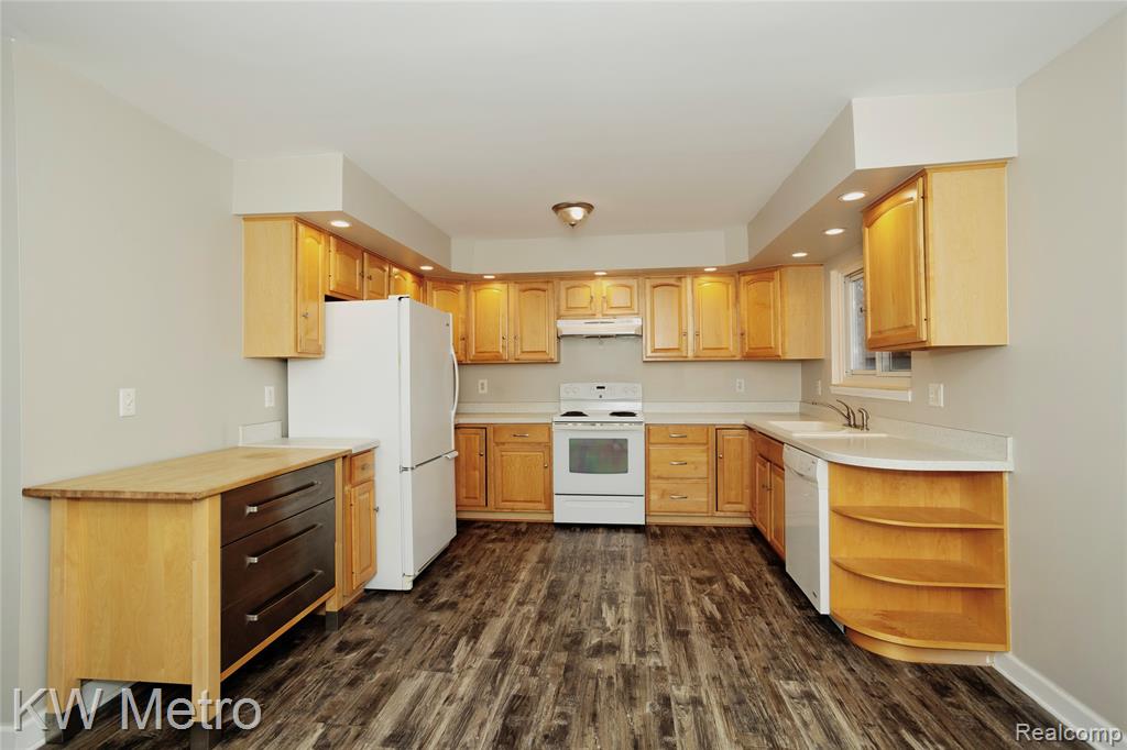 47420 Brent Court, Chesterfield, MI 48047 — Photo 9