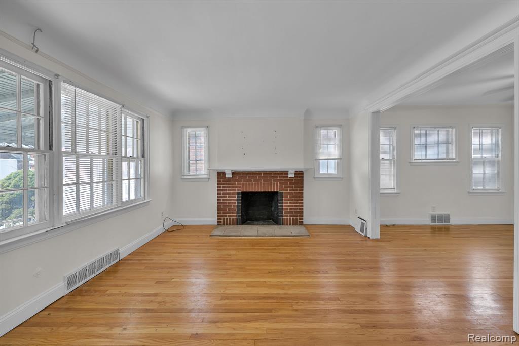 6120 MIDDLESEX Street, Dearborn, MI 48126 — Photo 8