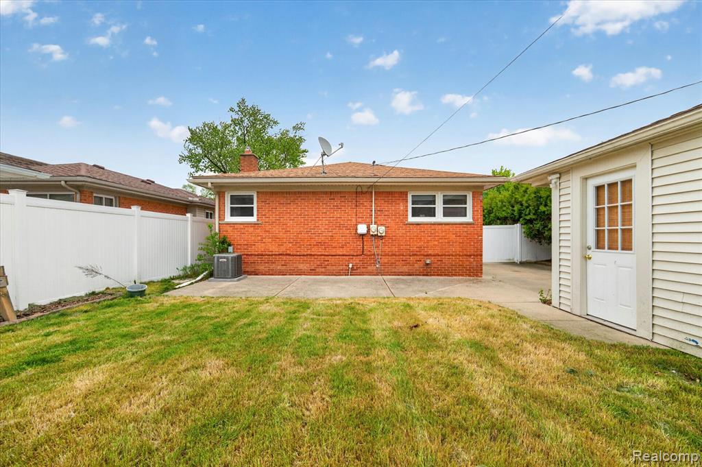 14808 LONGTIN Street, Southgate, MI 48195 — Photo 42