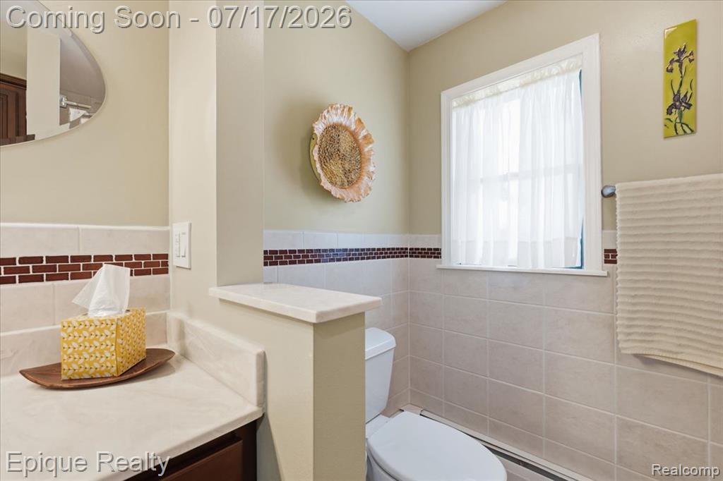 555 E Square Lake Road, Troy, MI 48085 — Photo 30