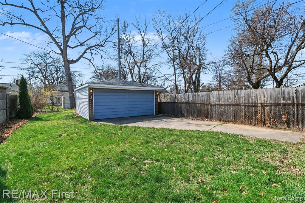 560 E Oakridge Street, Ferndale, MI 48220 — Photo 25