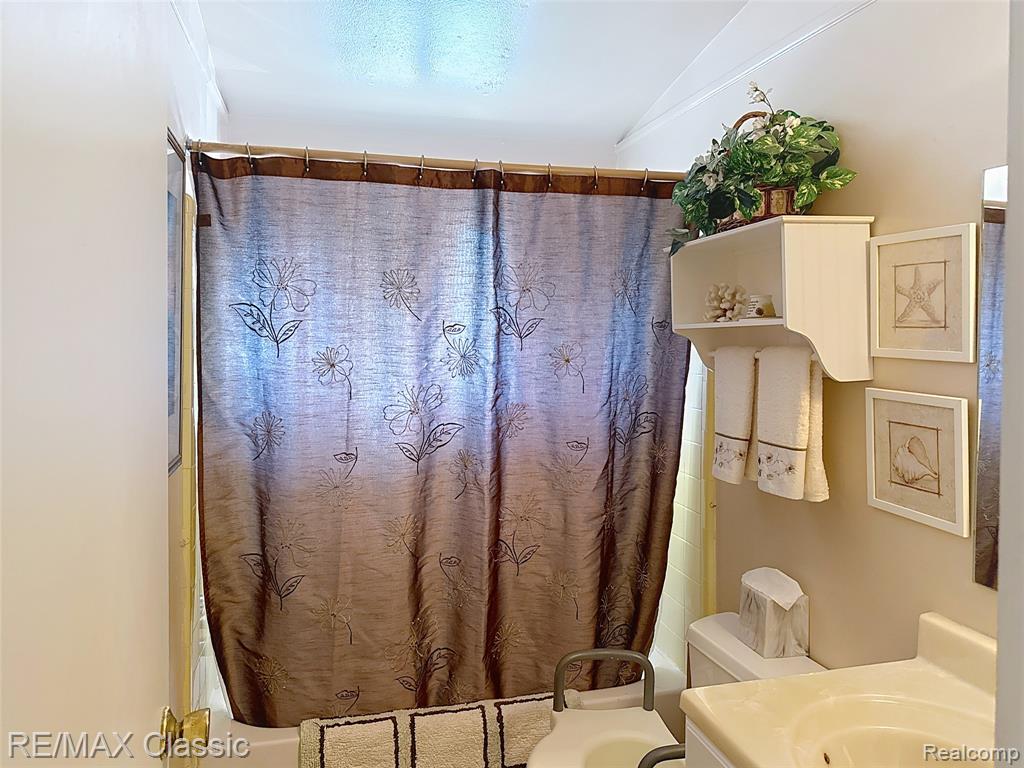 8254 Huntington Street, 43, Westland, MI — Photo 17