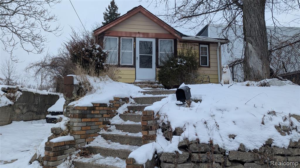 447 E Wilson Avenue, Pontiac, MI 48341 — front exterior