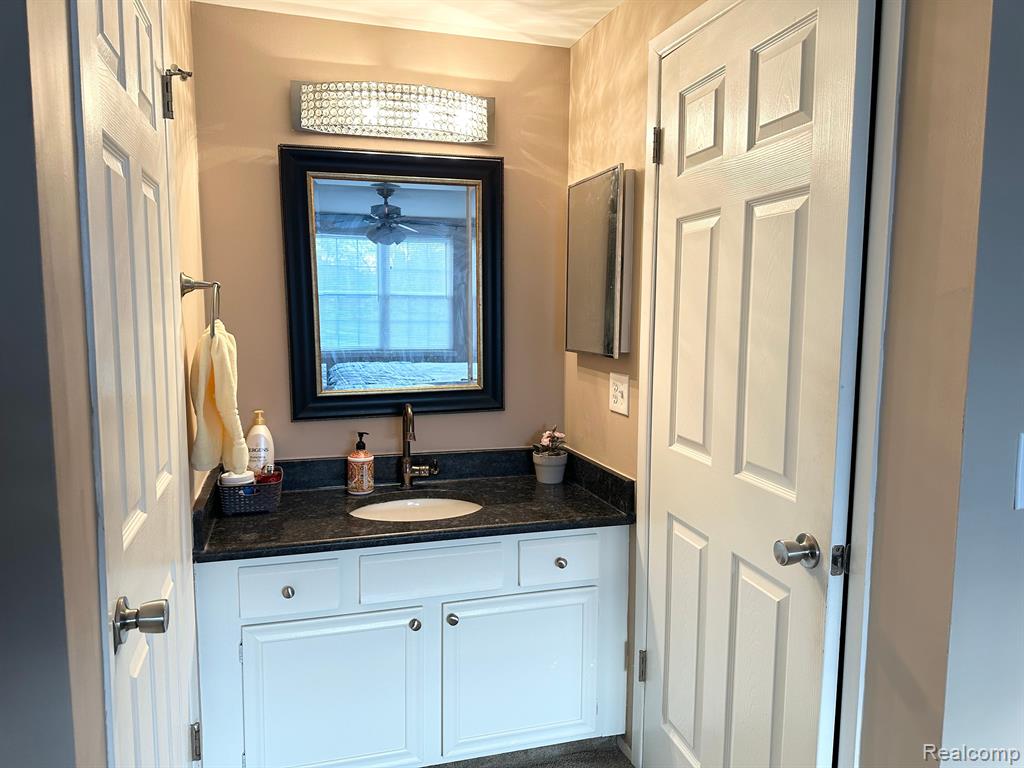 21306 E GLEN HAVEN Circle, Northville, MI 48167 — Photo 18