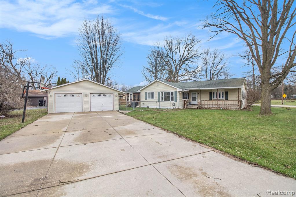 6105 SARATOGA Lane, Flint, MI 48506 — Photo 2