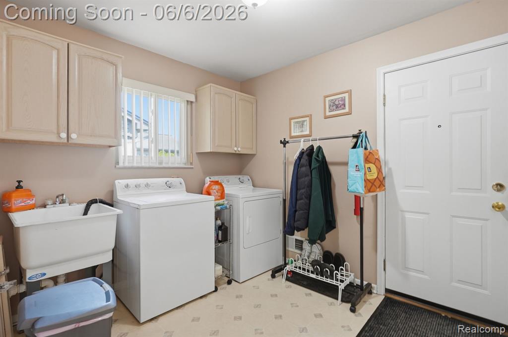 42321 Royal Lane, Clinton Twp, MI 48038 — Photo 28