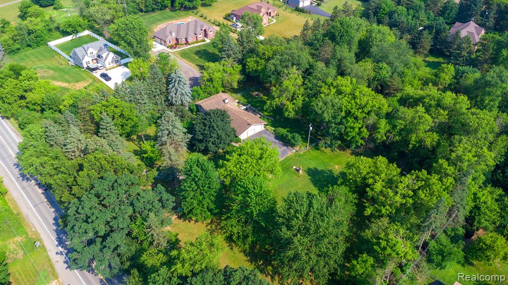 54655 PONTIAC Trail, Milford, MI 48381 — Photo 51