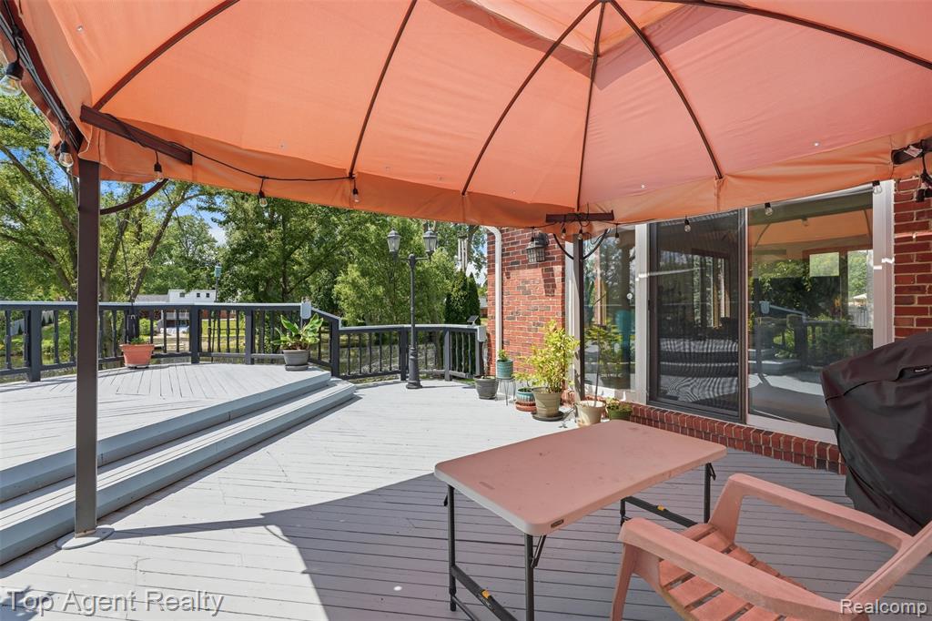 52825 Seven Oaks Drive, Utica, MI 48316 — Photo 37
