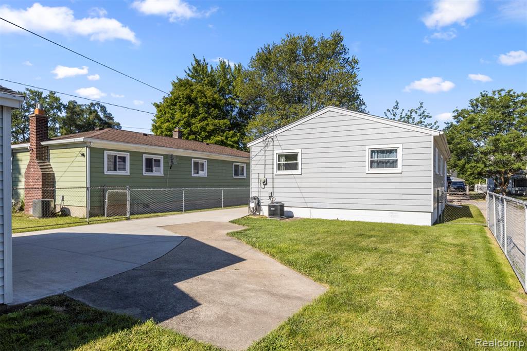 4421 Edgewood Street, Dearborn Heights, MI 48125 — Photo 31