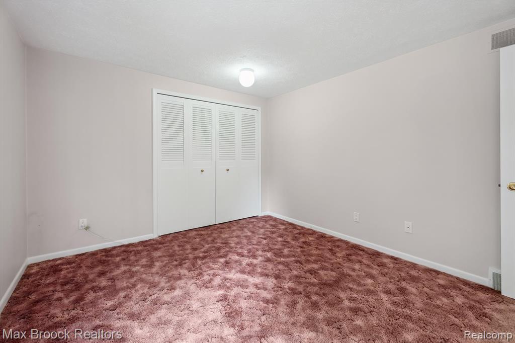 6026 Venice Drive, Commerce Twp, MI 48382 — Photo 27