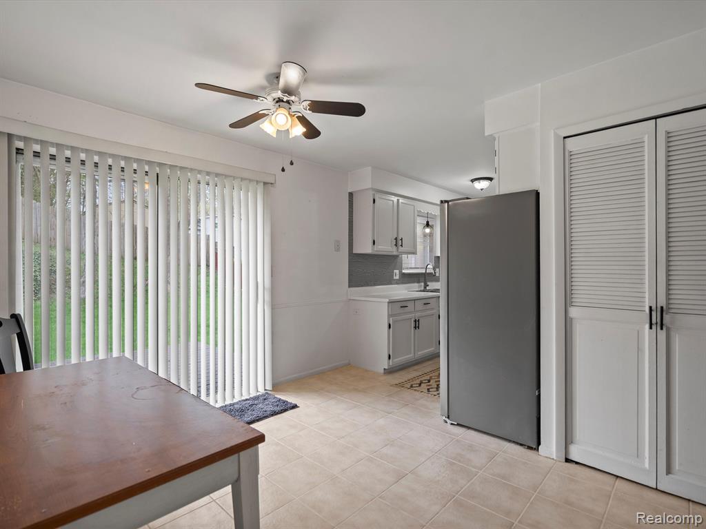 806 HARRY PAUL Drive, Lake Orion, MI 48362 — Photo 6