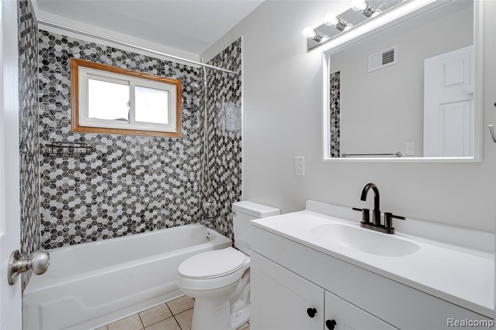 7451 Cavell Street, Westland, MI — Photo 26