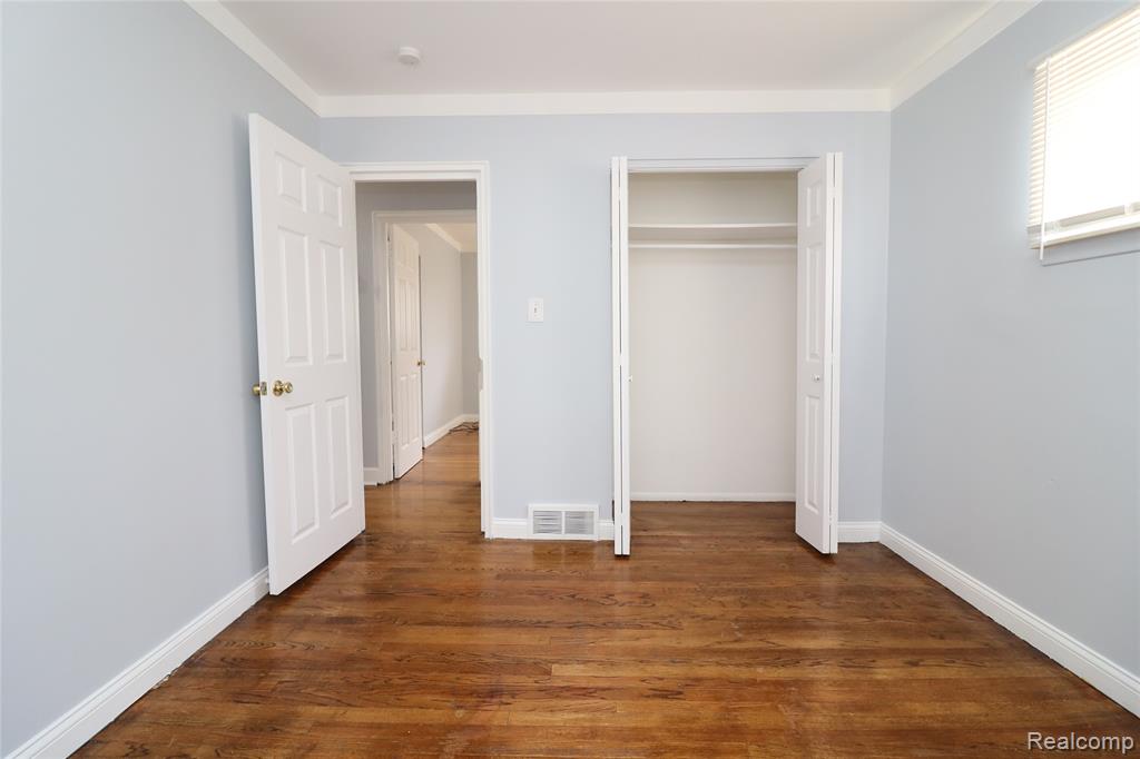 8555 Berwyn, Dearborn Heights, MI 48127 — Photo 27