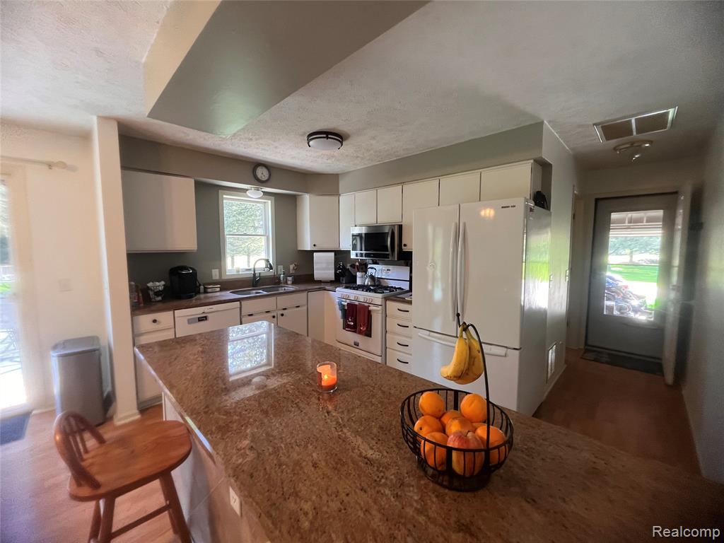 6126 Green Court, Chelsea, MI 48118 — Photo 40