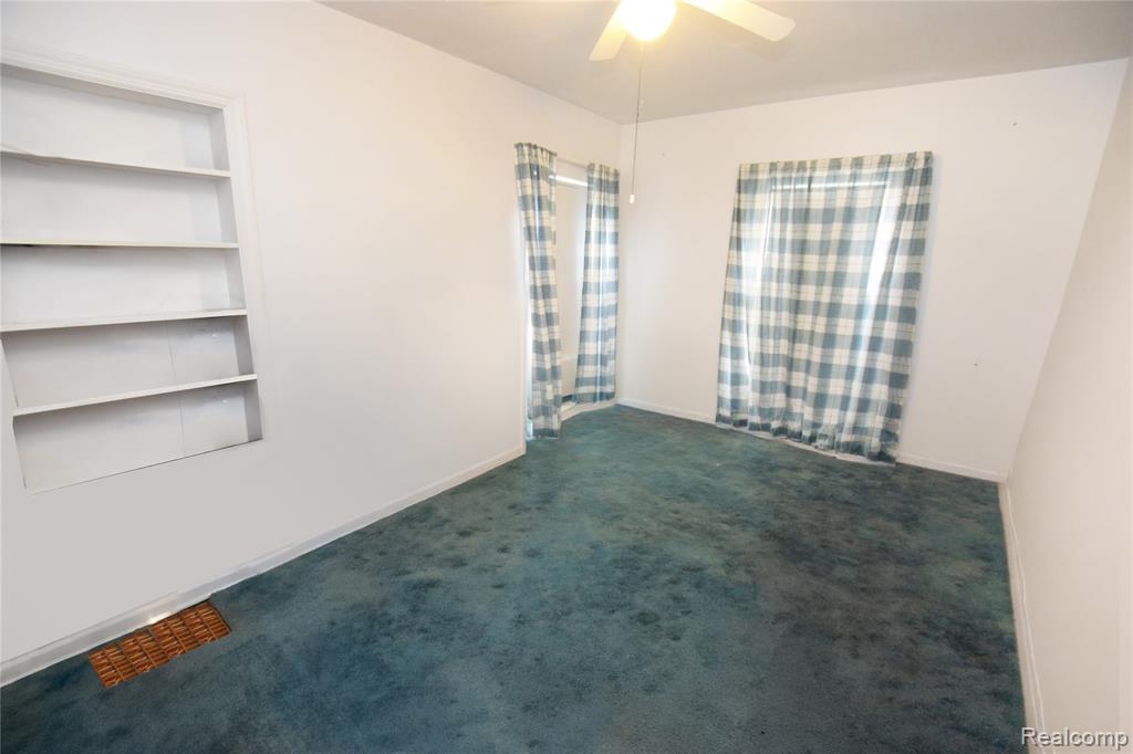 420 Burroughs Avenue, Flint, MI 48507 — Photo 9