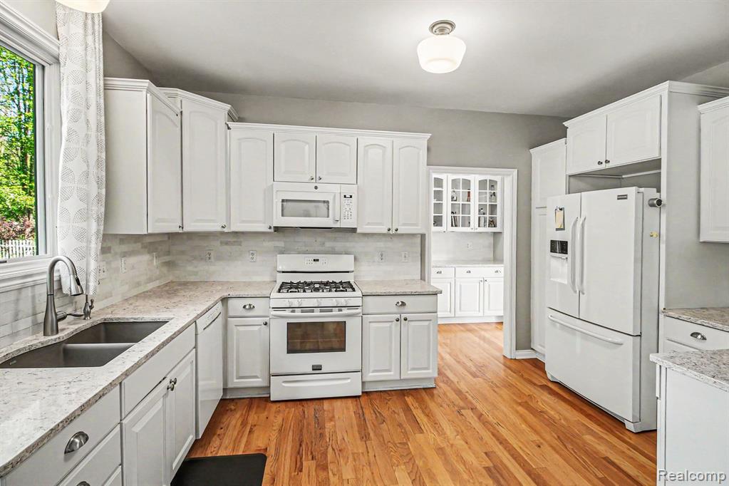 9367 Wildflower Way, Davisburg, MI 48350 — Photo 17