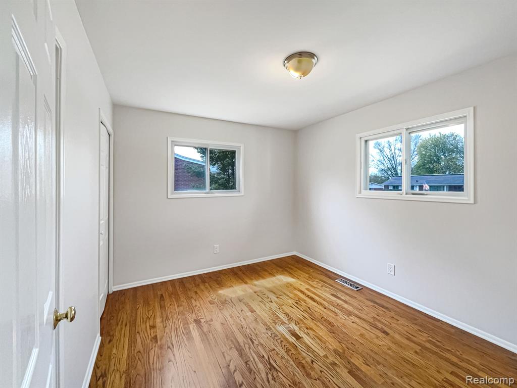 1097 GEORGINA Drive, Ypsilanti, MI 48198 — Photo 13