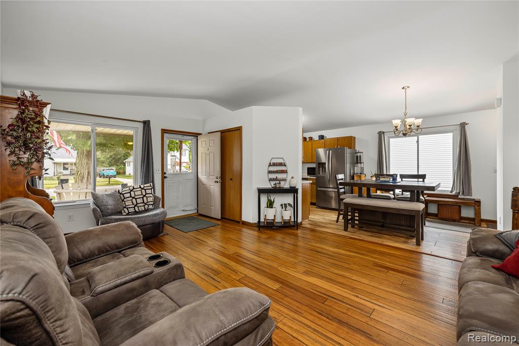 9085 Deering Street, Livonia, MI 48150 — Photo 8