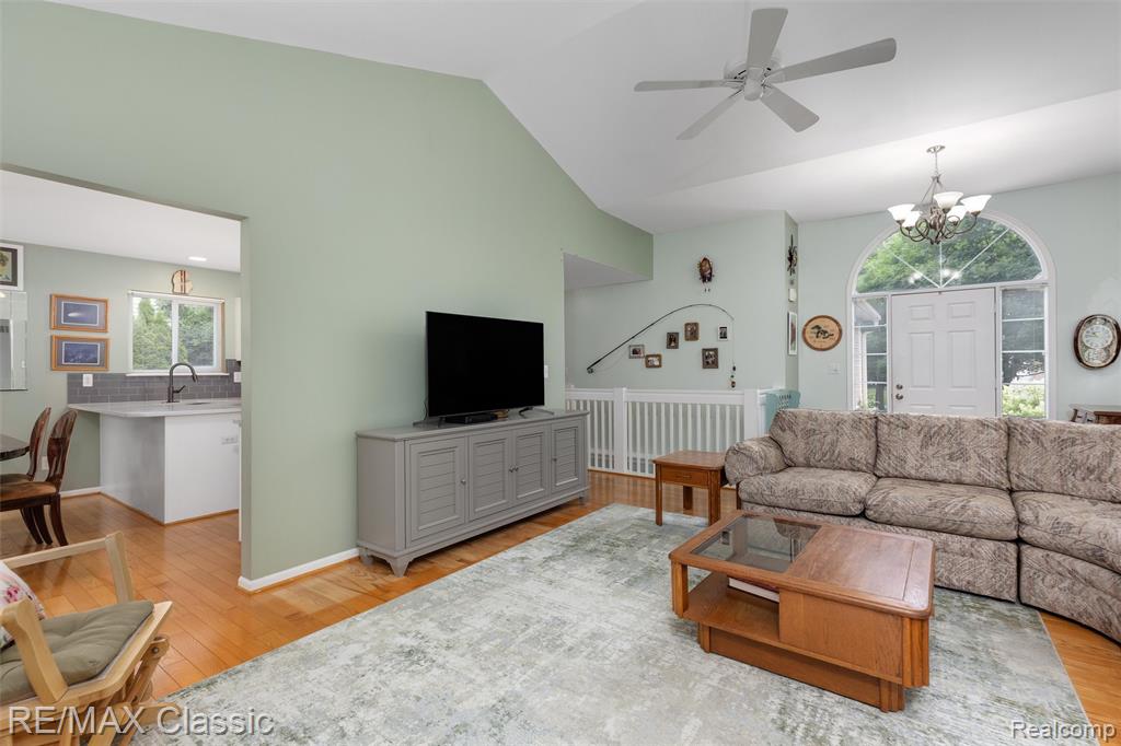 7671 Vamoco Drive, Waterford, MI 48327 — Photo 7