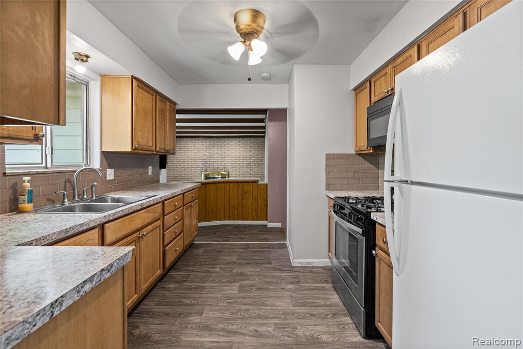 4064 Sheraton Drive, Flint, MI 48532 — Photo 12