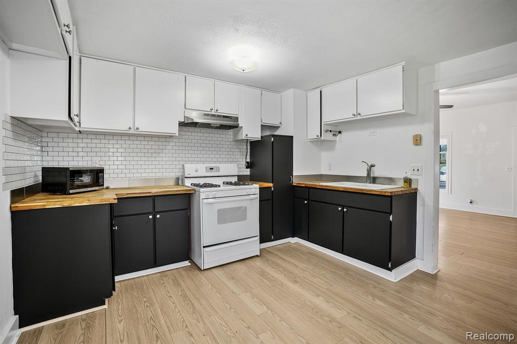 4116 GRAND BLANC Road, Swartz Creek, MI 48473 — Photo 18