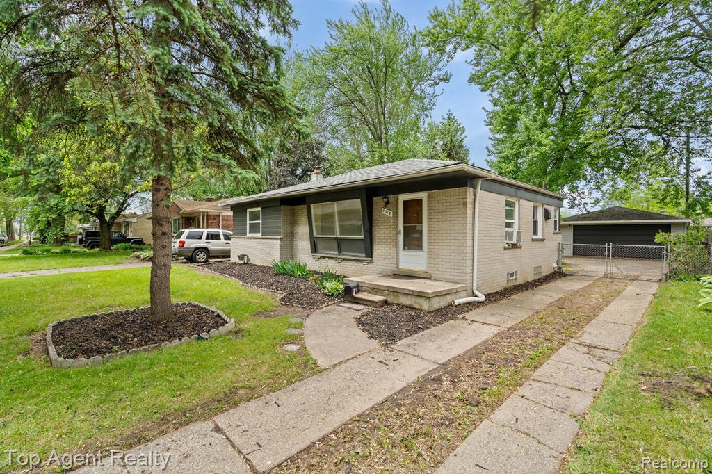 9319 MERRIMAN Road, Livonia, MI 48150 — Photo 3