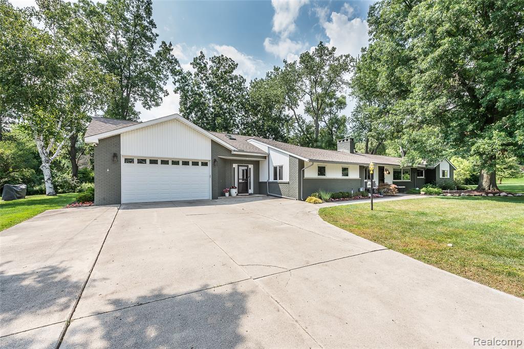 4990 Broomfield Lane, West Bloomfield, MI — Photo 54